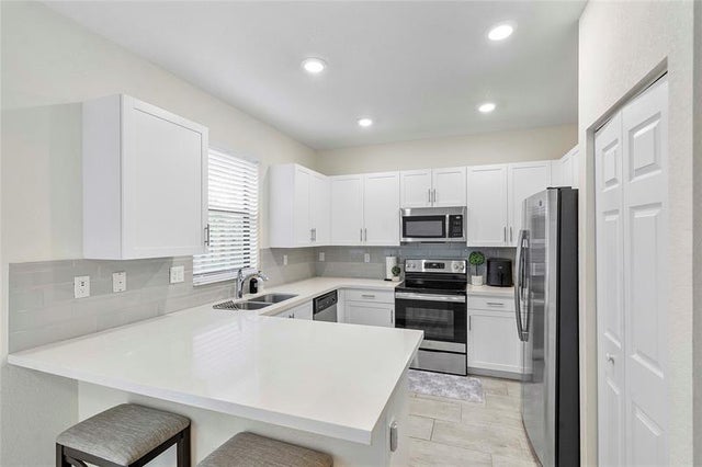 4 of 30 - 4990 Loebner Ter, Davie, FL