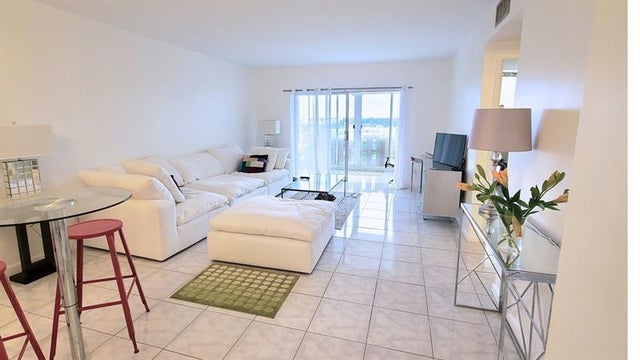 1 of 29 - 4330 Hillcrest Dr 705, Hollywood, FL