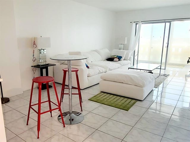 2 of 29 - 4330 Hillcrest Dr 705, Hollywood, FL
