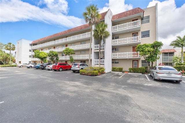 2 of 31 - 3776 Inverrary Blvd 109 R, Lauderhill, FL