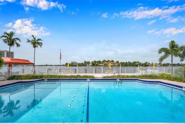 5 of 37 - 341 N Birch Rd 204, Fort Lauderdale, FL