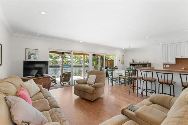 2 of 24 - 17 Middlesex Dr 17, Wilton Manors, FL