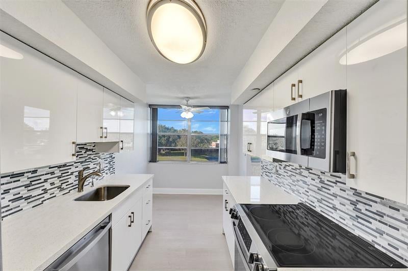 1000 Saint Charles Pl 305, Pembroke Pines