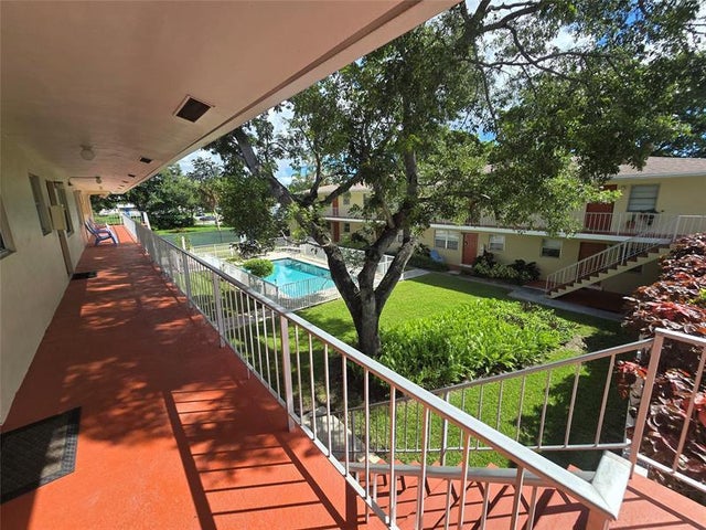 2 of 34 - 305 Ne 16th St B8, Fort Lauderdale, FL