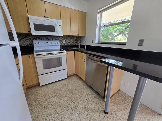 5 of 34 - 305 Ne 16th St B8, Fort Lauderdale, FL