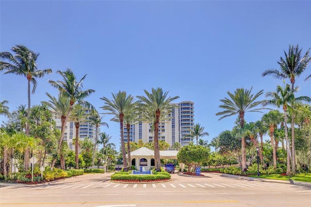 4 of 82 - 6001 N Ocean Dr 402, Hollywood, FL