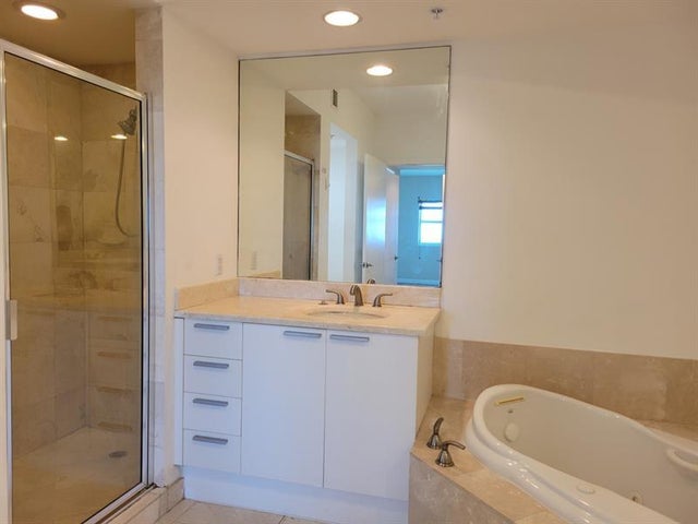 4 of 17 - 15051 Royal Oaks Ln 902, North Miami, FL