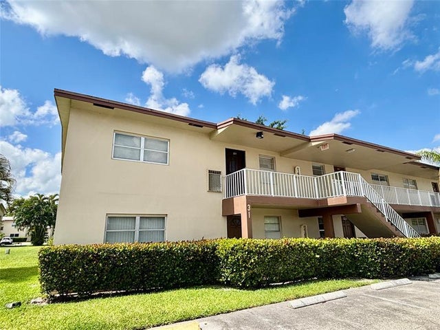 1 of 32 - 7600 Nw 5th Pl 102, Margate, FL