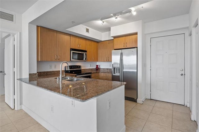 5 of 44 - 1830 Radius Dr 607, Hollywood, FL