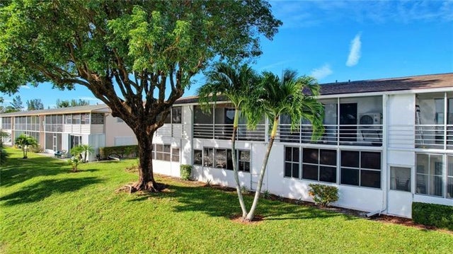 2 of 15 - 57 Northampton C C, West Palm Beach, FL