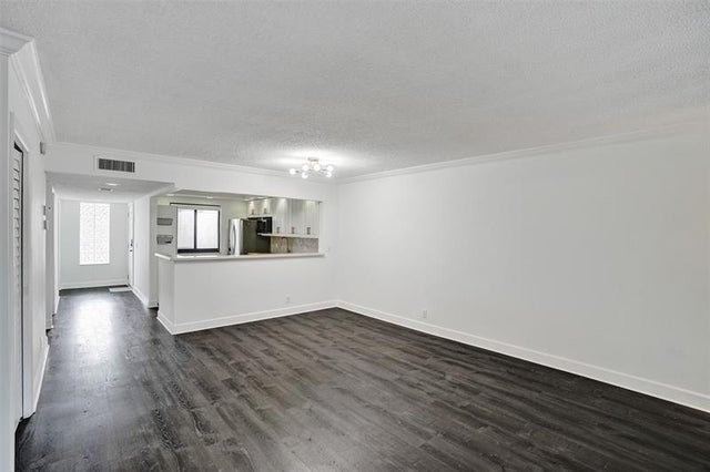 5 of 33 - 374 Lakeview Dr 203, Weston, FL