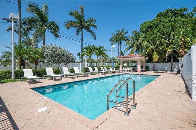 1 of 20 - 2325 Se 5th St, Pompano Beach, FL