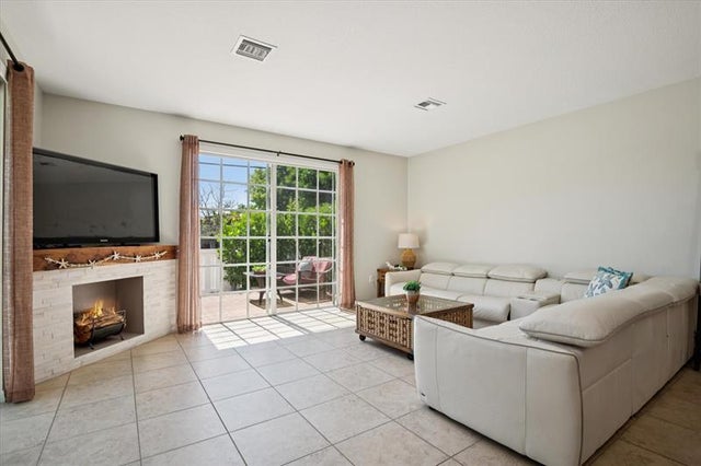 4 of 20 - 2325 Se 5th St, Pompano Beach, FL