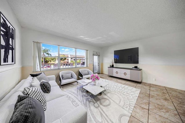 4 of 22 - 9101 Sunrise Lakes Blvd 216, Sunrise, FL