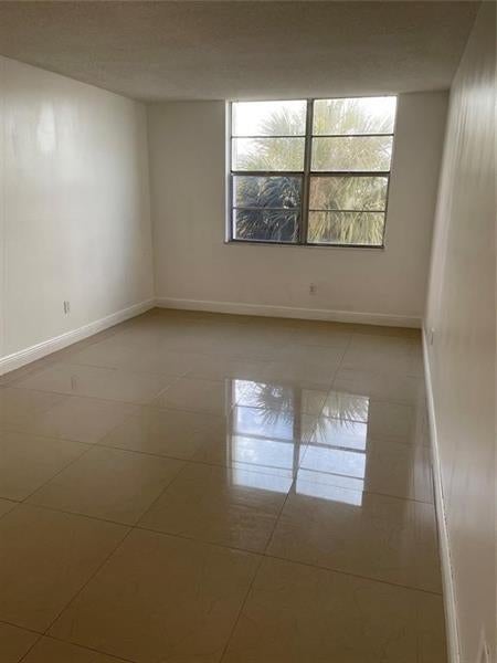 4 of 13 - 488 Nw 165th Street Rd 309b, Miami, FL