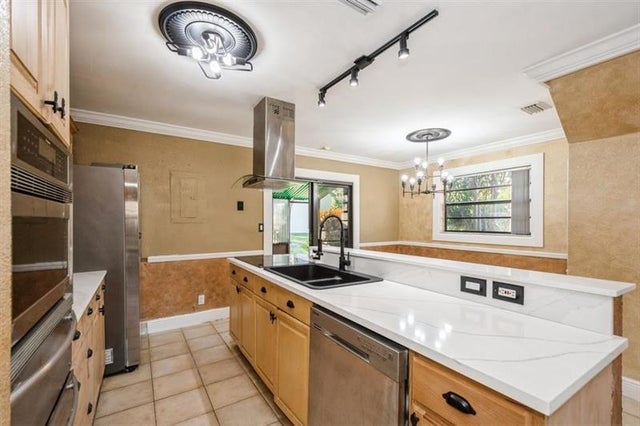 4 of 42 - 829 Nw 47th St, Deerfield Beach, FL
