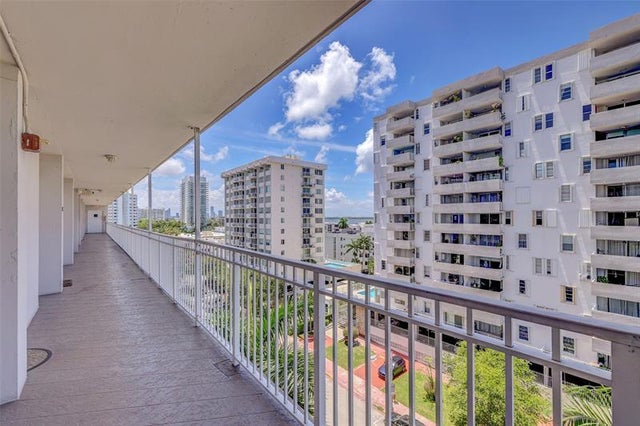 3 of 20 - 1300 Lincoln Rd D-804, Miami Beach, FL