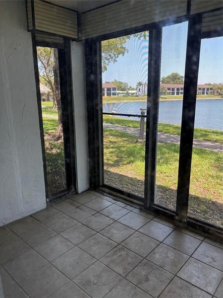 5 of 25 - 201 W Lake Pointe Dr 107, Oakland Park, FL