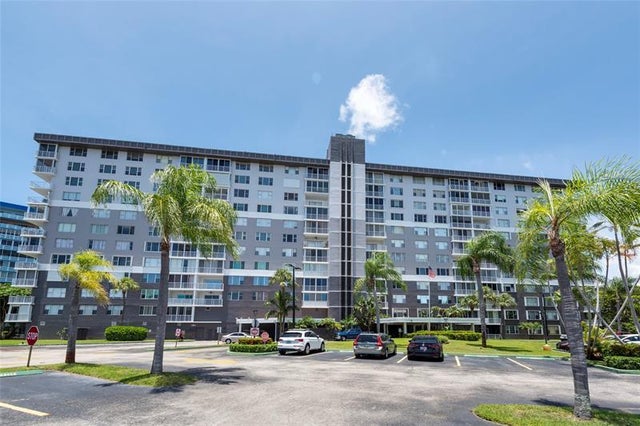 1 of 28 - 3850 Washington St 710, Hollywood, FL