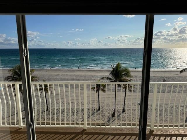 2 of 19 - 300 Oregon St 401, Hollywood, FL