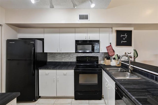 5 of 20 - 2620 S University Dr 310, Davie, FL