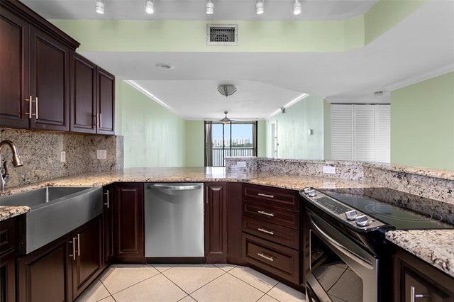2 of 31 - 115 Lake Emerald Dr 307, Oakland Park, FL