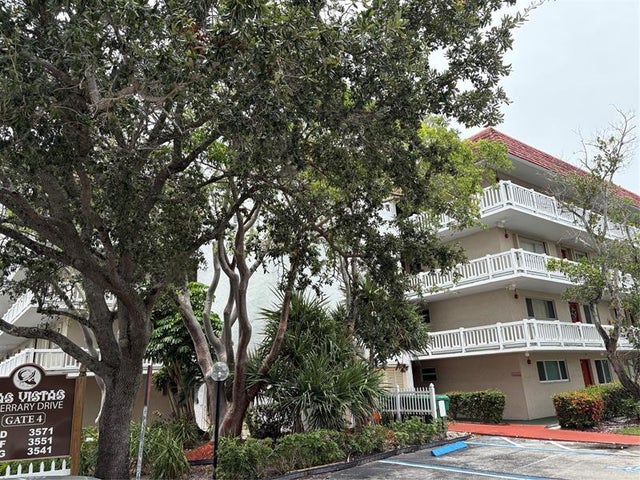 3571 Inverrary Dr 209, Lauderhill