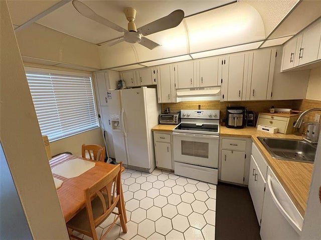 3 of 17 - 3571 Inverrary Dr 209, Lauderhill, FL