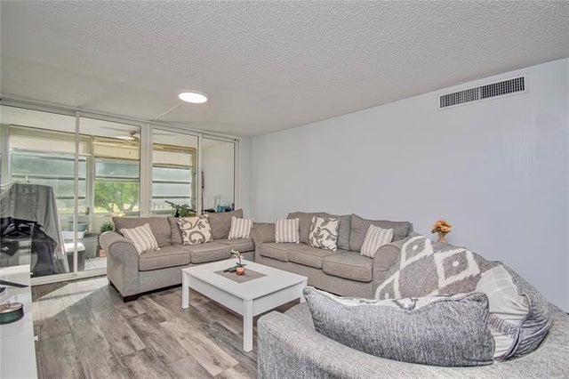 5 of 21 - 9410 Tangerine Pl 207, Davie, FL