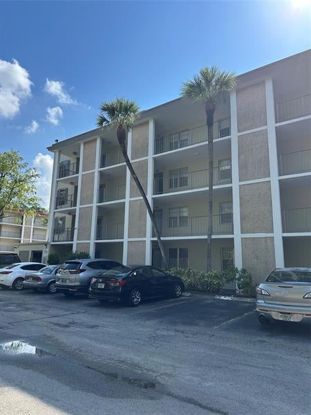 1 of 28 - 2998 Nw 48th Ter 327, Lauderdale Lakes, FL