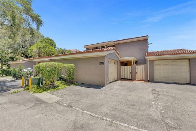 4 of 77 - 103 Heatherbrook Way 143, Hollywood, FL