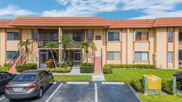 2 of 47 - 170 Lakeview Dr 203, Weston, FL