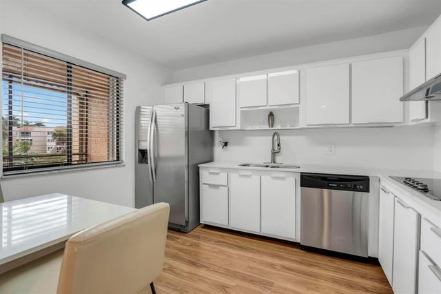 5 of 47 - 170 Lakeview Dr 203, Weston, FL