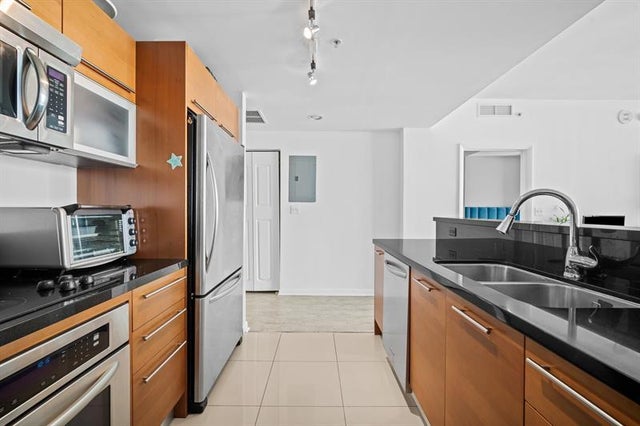 4 of 29 - 244 Biscayne Blvd 2210, Miami, FL