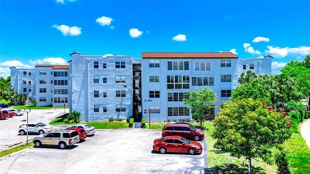 1 of 26 - 2860 Somerset Dr 404k, Lauderdale Lakes, FL