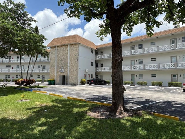 1 of 1 - 3506 Nw 49th Ave 614, Lauderdale Lakes, FL