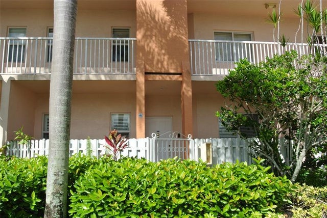 2 of 44 - 7735 Yardley Dr 103, Fort Lauderdale, FL