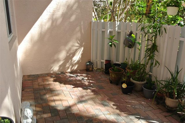 4 of 44 - 7735 Yardley Dr 103, Fort Lauderdale, FL