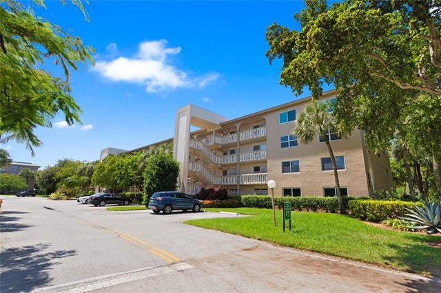 1 of 33 - 4301 Martinique Cir C2, Coconut Creek, FL