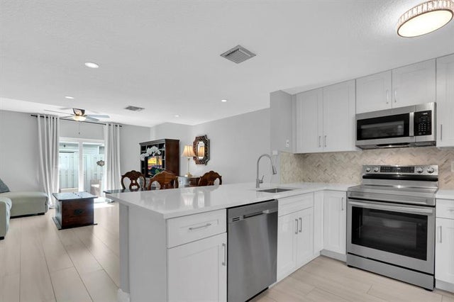 3 of 40 - 1869 Ne 15th Ave 1869, Fort Lauderdale, FL