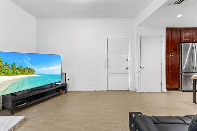 2 of 18 - 1351 Meridian Ave 5, Miami Beach, FL