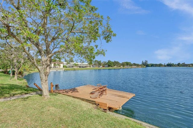 5 of 25 - 4130 Sw 61st Ave, Davie, FL