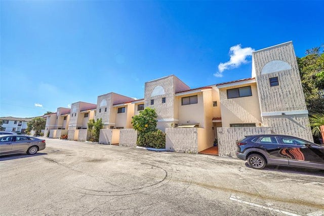 2 of 15 - 225 Se 11th Ave 225, Pompano Beach, FL