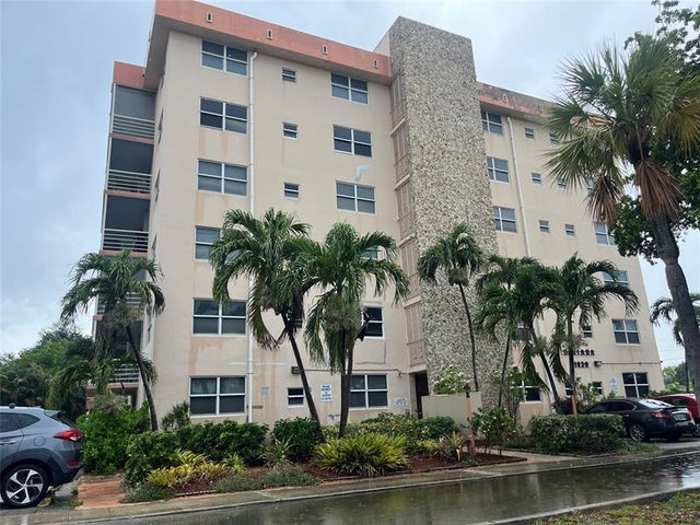 1 of 7 - 1830 Dixieanna St 303, Hollywood, FL