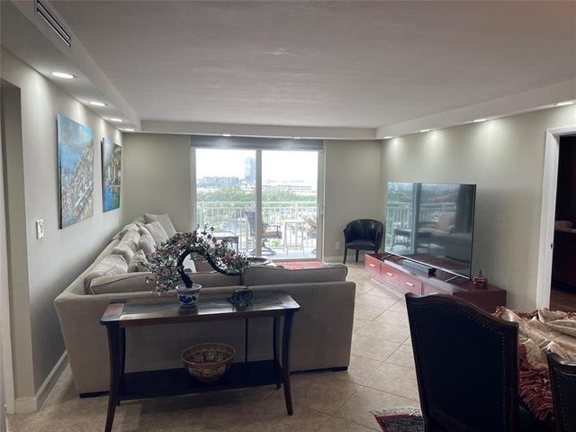 2 of 26 - 427 Golden Isles Dr 14c, Hallandale, FL