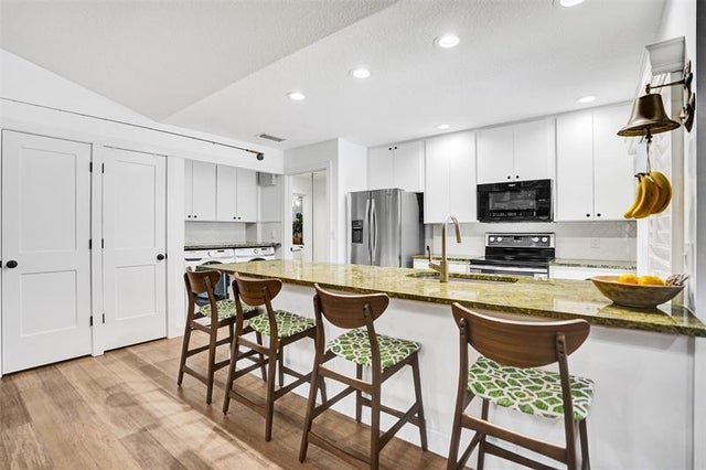 1 of 73 - 10002 Chapman Oak Ct 10002, Palm Beach Gardens, FL