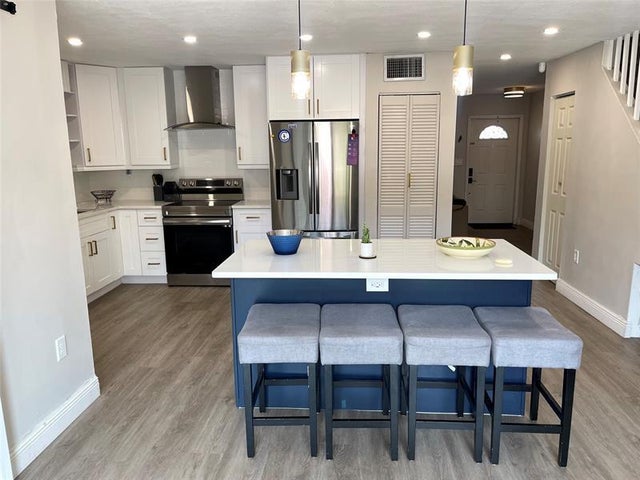 3 of 30 - 4000 Del Rio Way, Fort Lauderdale, FL