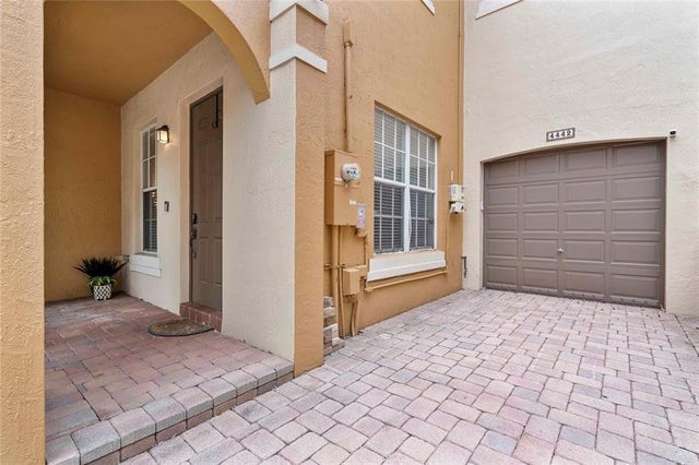 2 of 31 - 4442 Arabian Way, Fort Lauderdale, FL