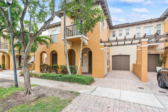 3 of 31 - 4442 Arabian Way, Fort Lauderdale, FL