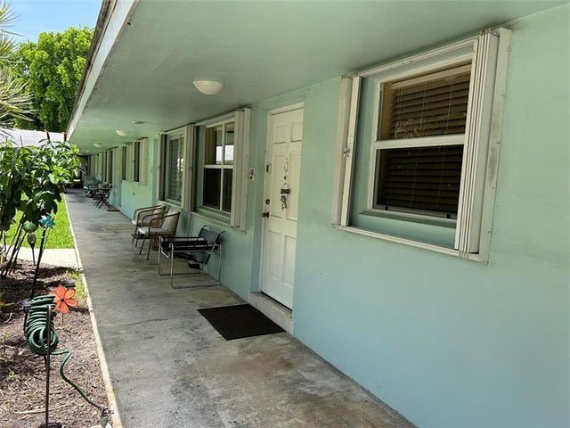 4 of 25 - 3801 Ne 22nd Ter 9, Lighthouse Point, FL